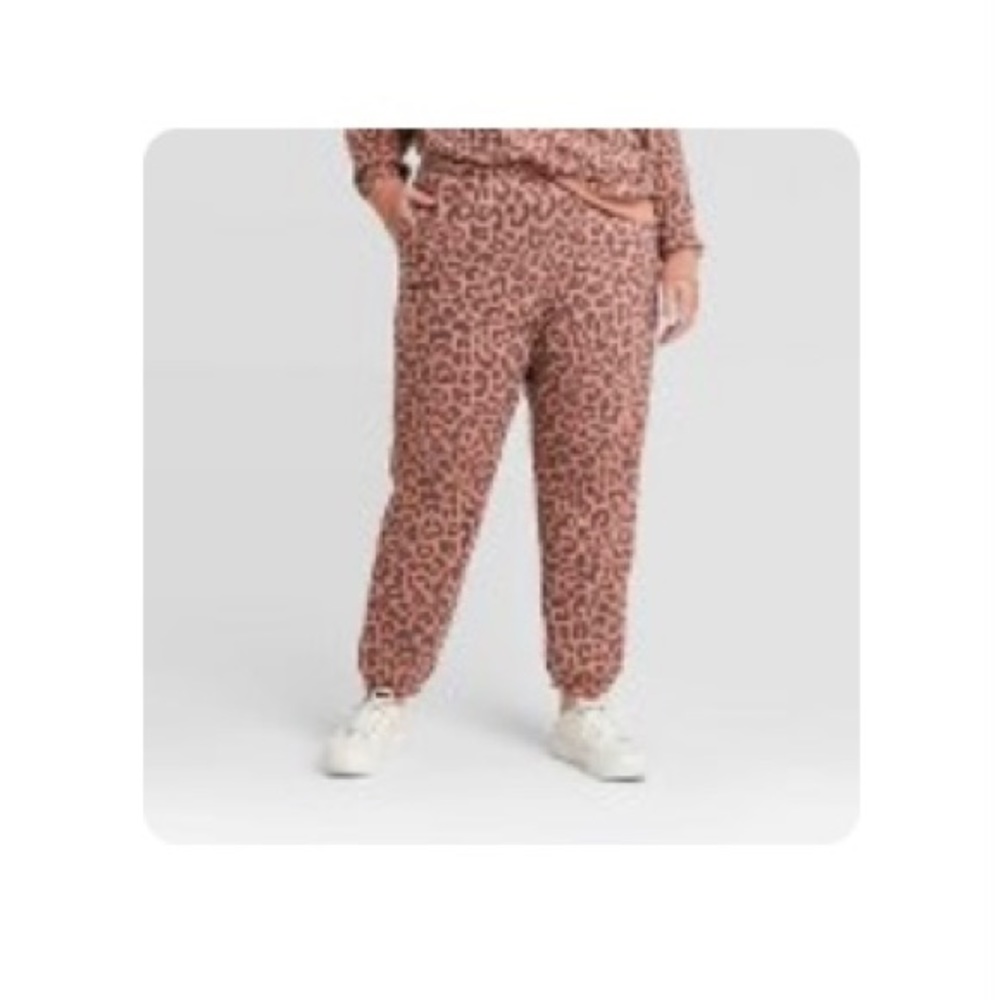 Leopard print sweat pants and sweatshirt - Picture 2 of 4